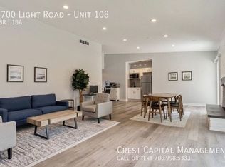 1400 Light Rd APT 105, Oswego, IL 60543