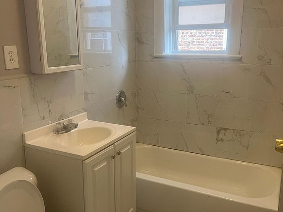 3rd image of 127 Scofield St #2