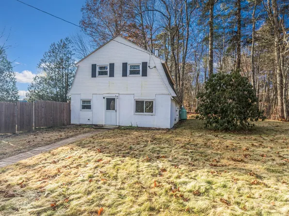 10 Old Wakefield Road, Rochester, NH 03868
