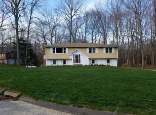 75 Driftwood Ln, Guilford, CT 06437