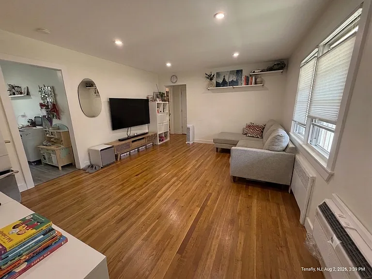 729 Broad Ave #5 — Photo 2