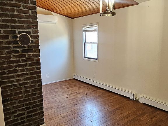 2nd image of 811 Hollywood Ave #2