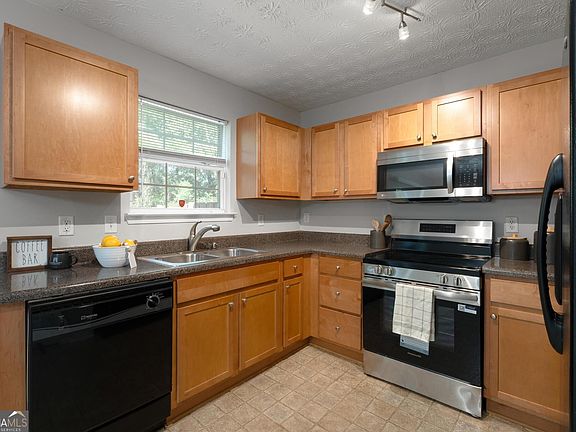 2nd image of 684 Georgetown Ct