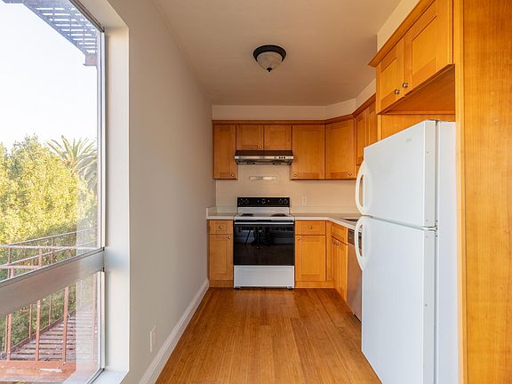 4th image of 150 28th St APT 8