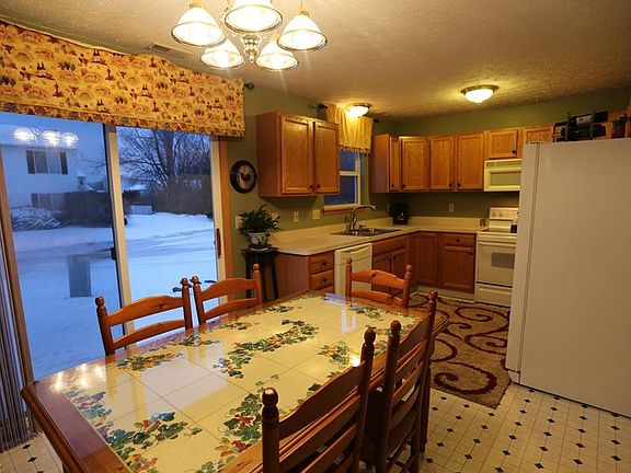 2nd image of 1092 Wexford Ct