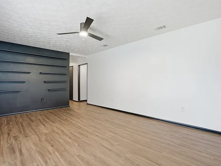 703 Pineview Ct — Photo 8