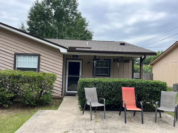 5853 Byrom St, Milton, FL 32570
