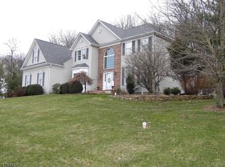 19 Scarlet Oak Rd, Flemington, NJ 08822