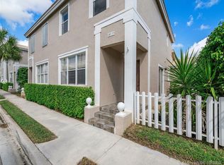 10539 NW 57th St, Coral Springs, FL 33076
