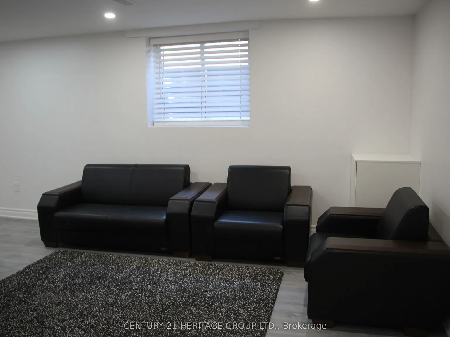 3 bed, $1,900 — Photo 4