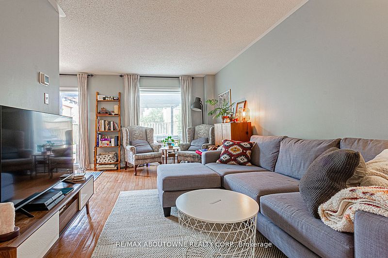Oakville Townhouse for rent - 3 Bedrooms — photo 3