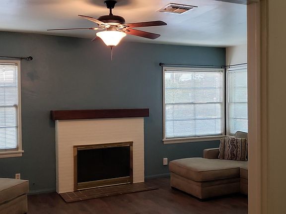 4th image of 14019 Gilmore St