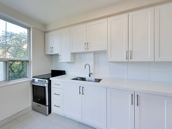3rd image of 291 Avenue Rd #5