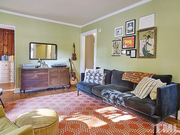 4th image of 210 W Lavender Ave