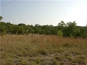 4th image of 300 Plum Creek Ln