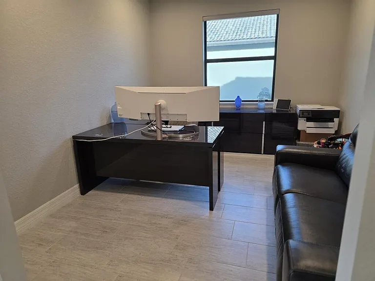 527 SE Vallarta Dr — Photo 18