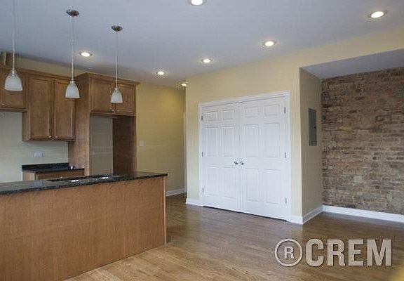 3rd image of 4632 N Rockwell St #2