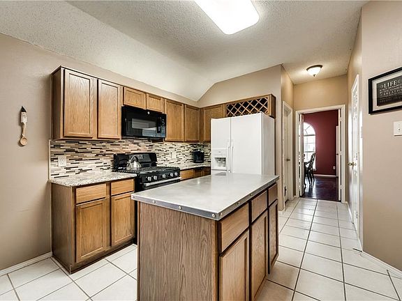 4th image of 1825 Arbor Creek Dr