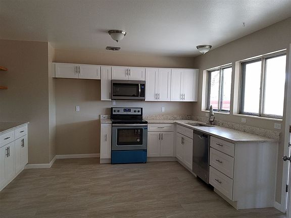 4th image of 500 S Sycamore Ave