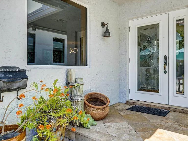 309 Oak St — Photo 17