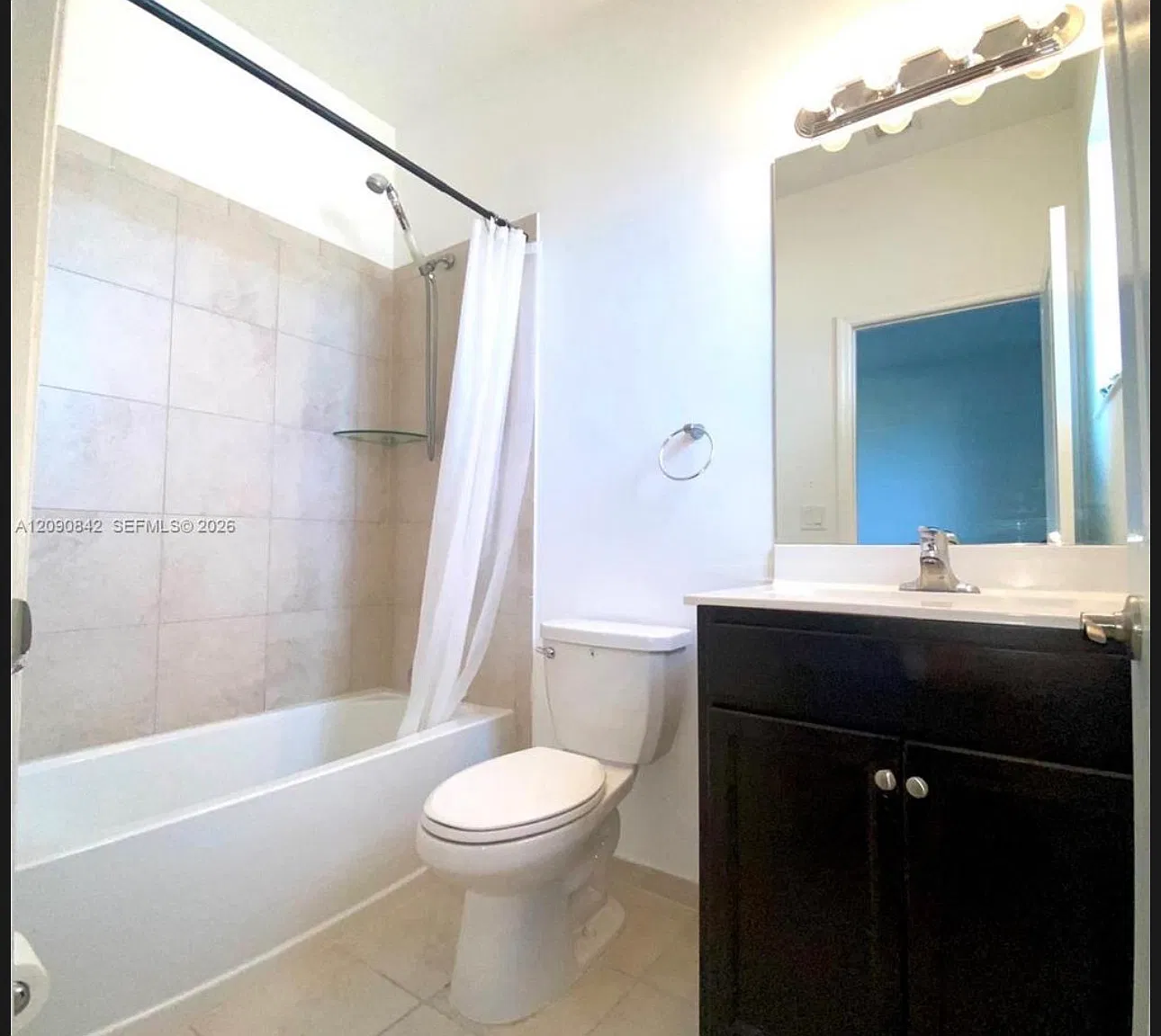 3 bed, 1796 sqft, $2,695 — Photo 3