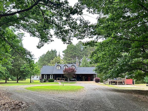 3rd image of 139 Mary Ln