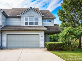 3650 Meadow Grove Trl, Ann Arbor, MI 48108