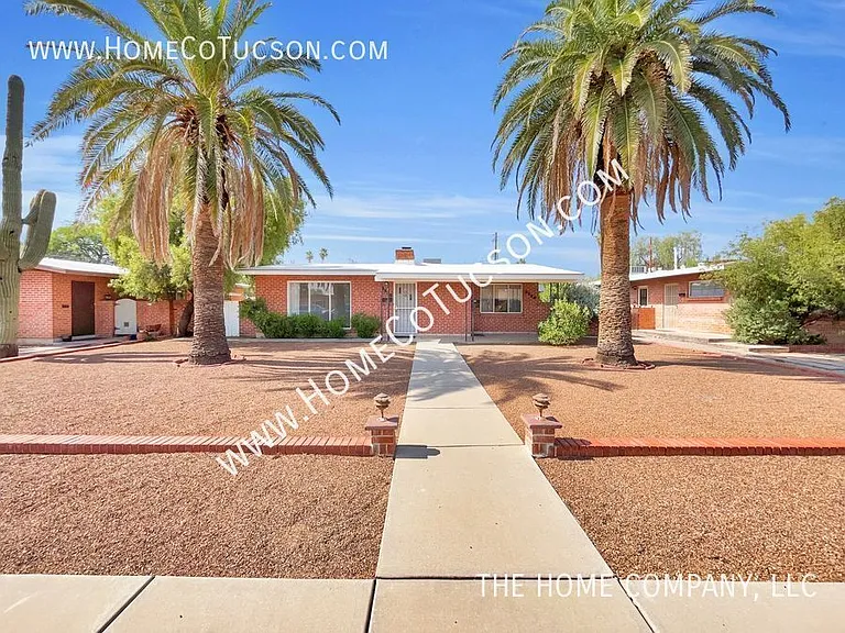 3238 E Hawthorne St — Photo 2