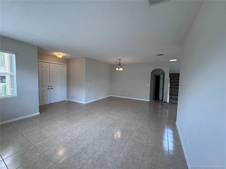 11239 SW Barton Way — Photo 2