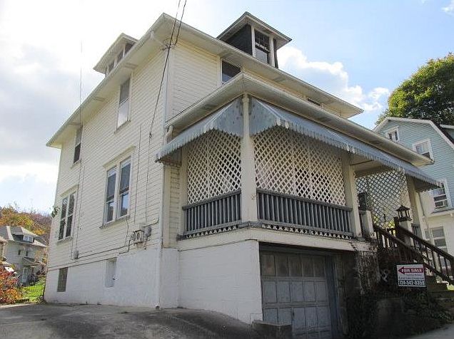2nd image of 319 Clay St