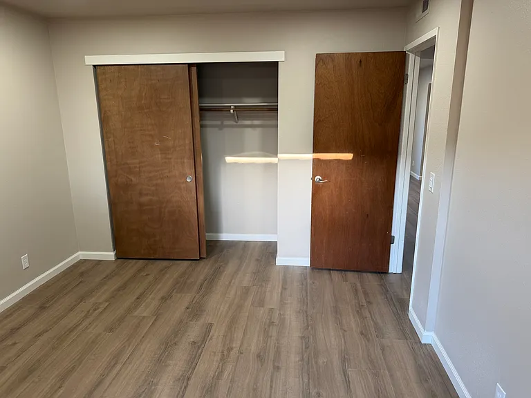 Sandalwood Apartments — Photo 27
