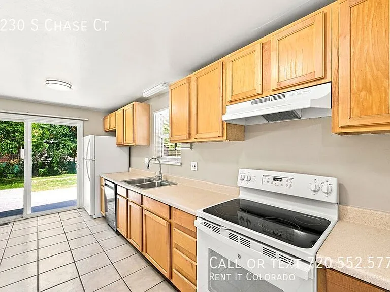 1230 S Chase Ct — Photo 7