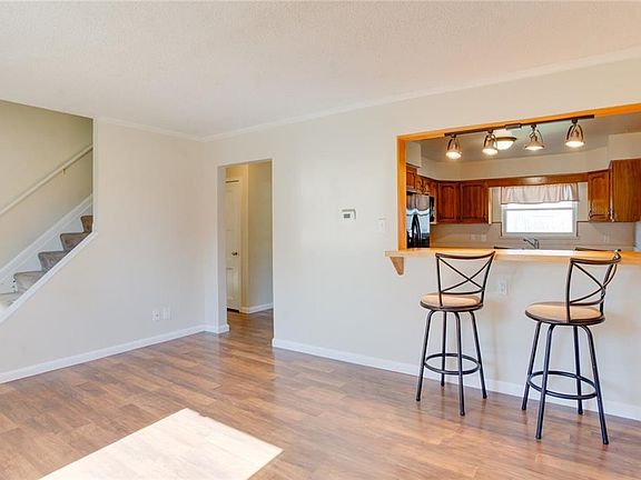 5th image of 4836 Linshaw Ln