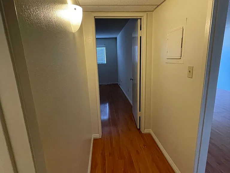 718 N Monterey St — Photo 38