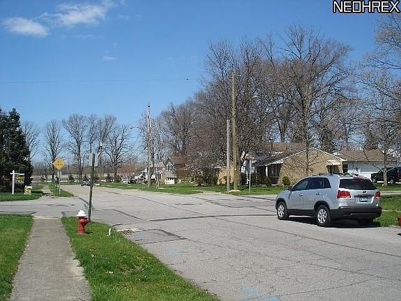 2nd image of 382 Hawthorne St