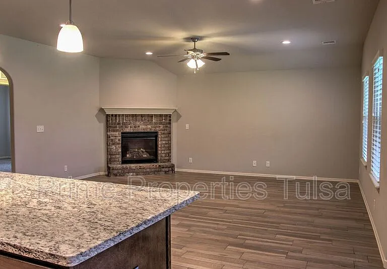 3208 W Fredericksburg St — Photo 7