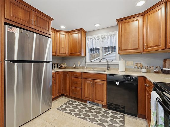4th image of 222 Saint Joseph Ave
