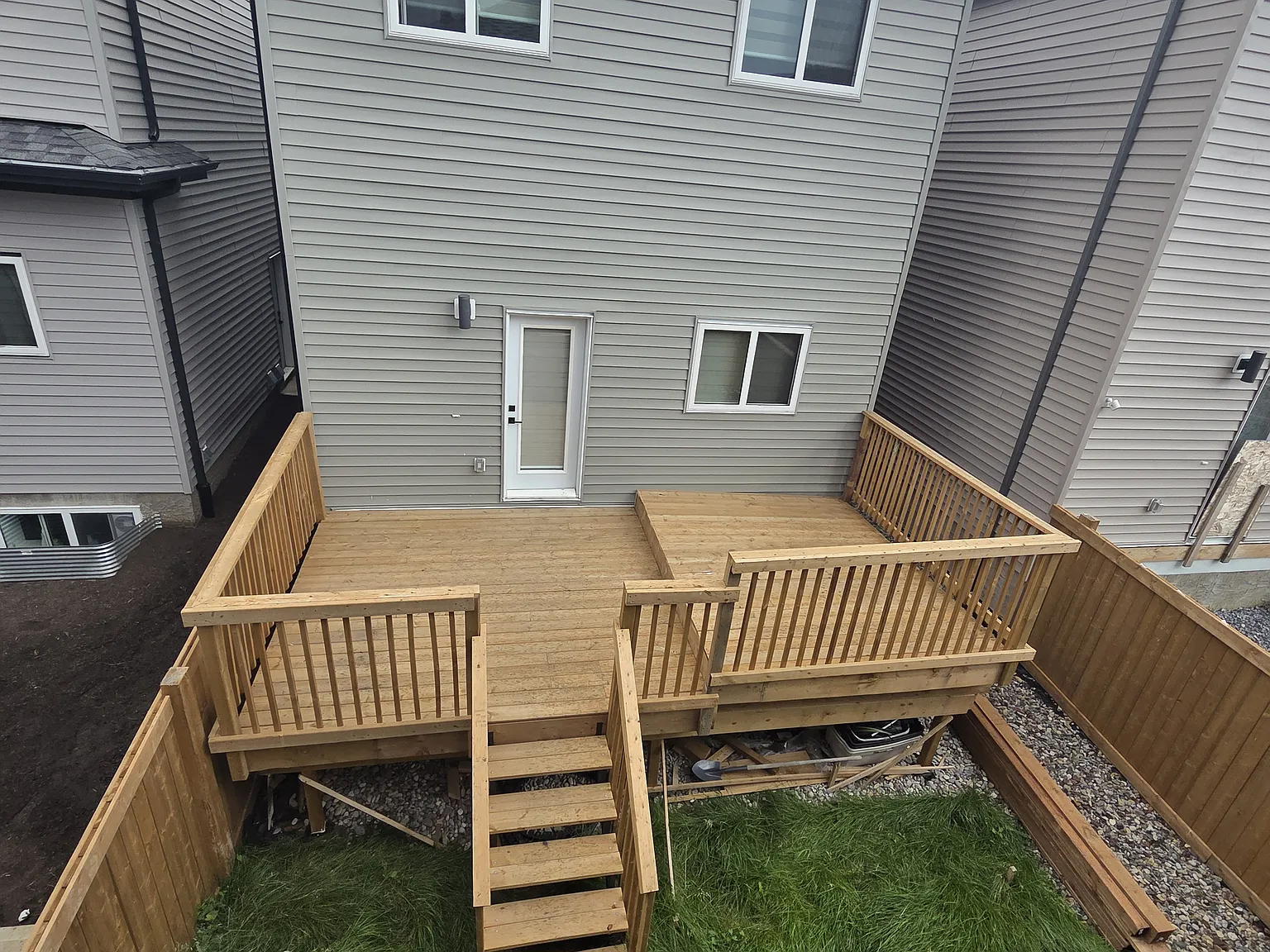 Modern 3-Bedroom Main Home With Double Garage, Deck — Photo 2