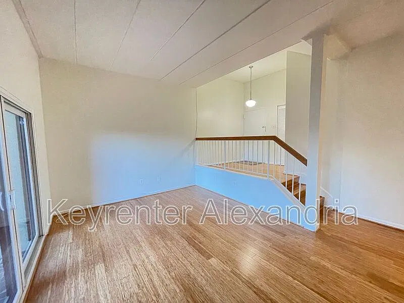 2 bed, 1.0 bath, 1110 sqft, $3,200 — Photo 2
