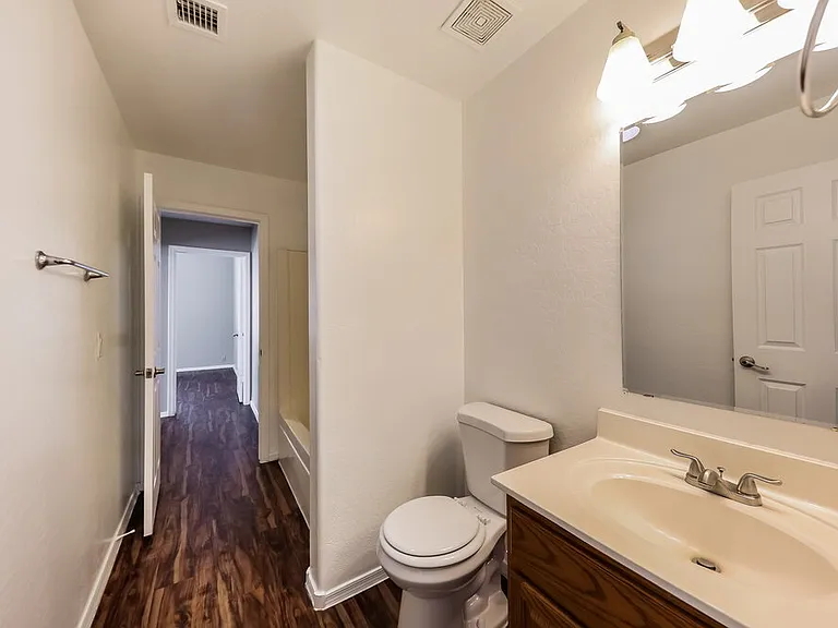 2040 S 86th Ln — Photo 14