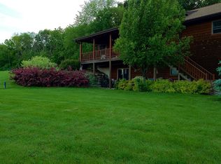 W9015 London Rd, Cambridge, WI 53523