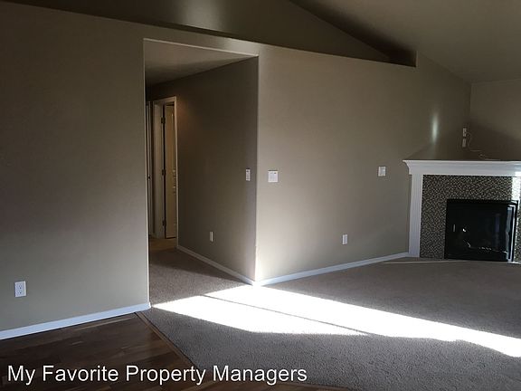 5th image of 512 Woodlark Dr