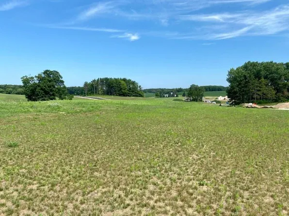 2053 PARADISE HILLS COURT #Lt5, West Bend, WI 53095