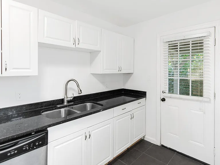 Cahaba Park Apartments — Photo 13
