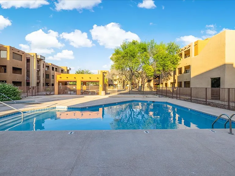 1810 E Blacklidge Dr #818 — Photo 18