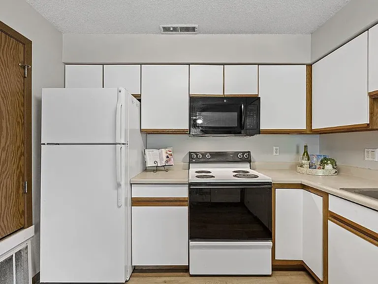 4014 Stanton St — Photo 2