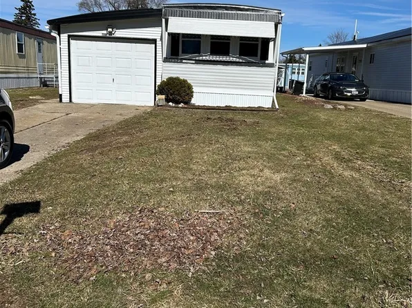 1072 Creekside Dr, Derby, NY 14047