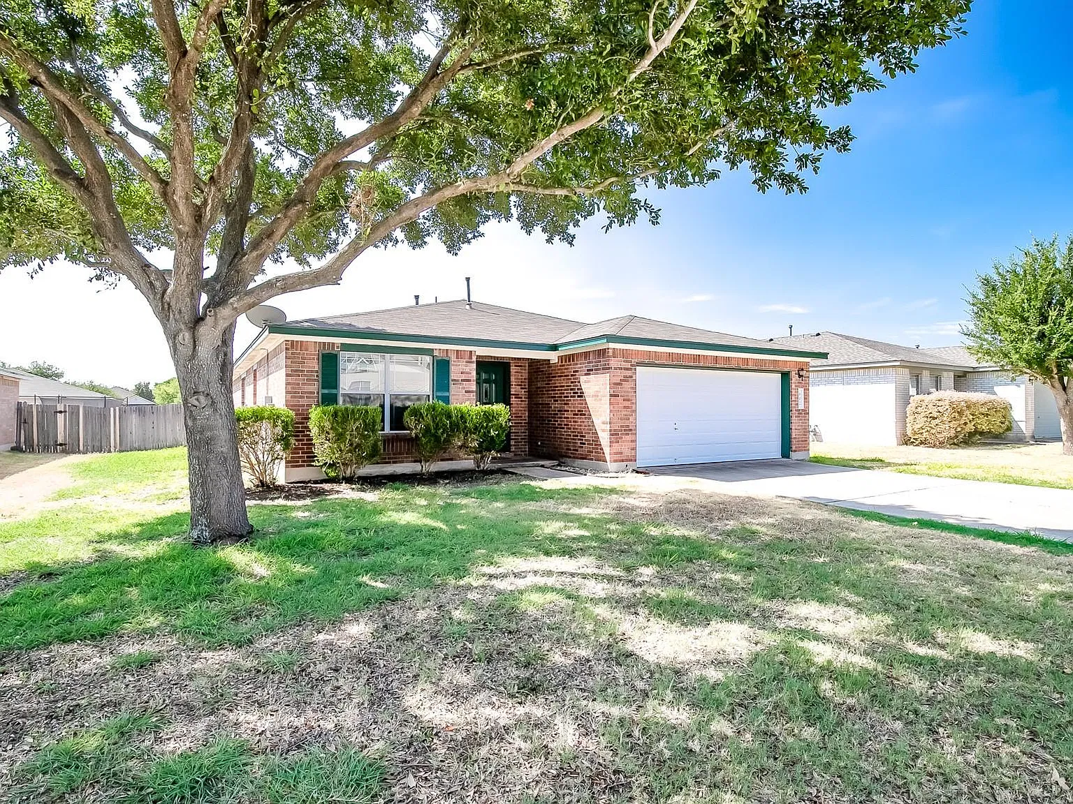 4 bed, 2.0 bath, 1986 sqft, $1,995 — Photo 3