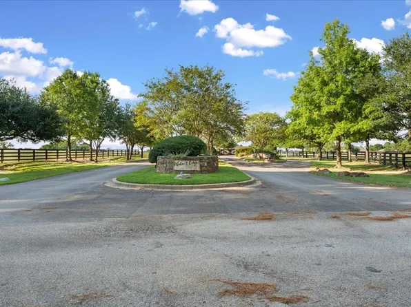 Shore Crest Way, Athens, TX 75752