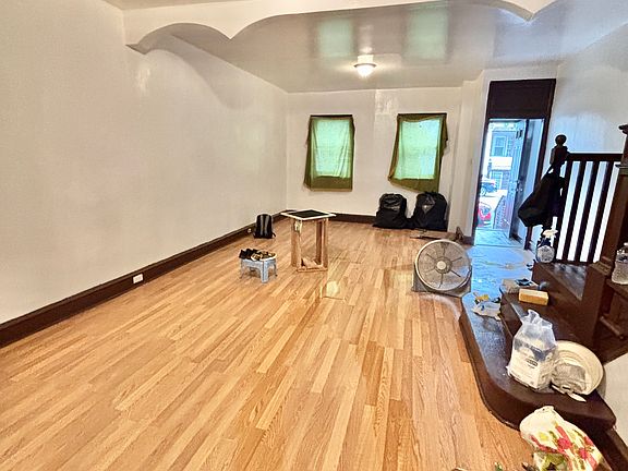 5th image of 807 Snyder Ave